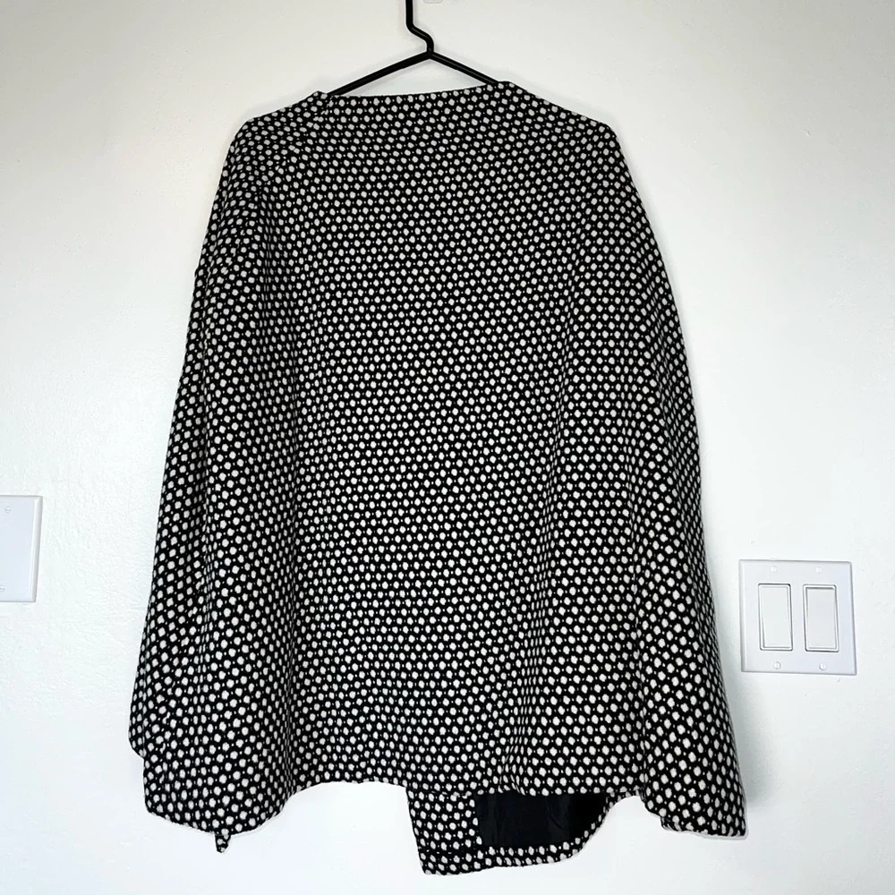 Poncho - Picture 3 of 6
